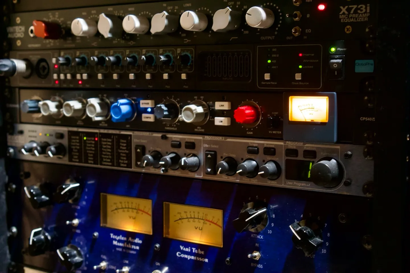 스튜디오 놀 아웃보드 장비 - Vintech X73i 프리앰프와 Tegeler Vari Tube Compressor