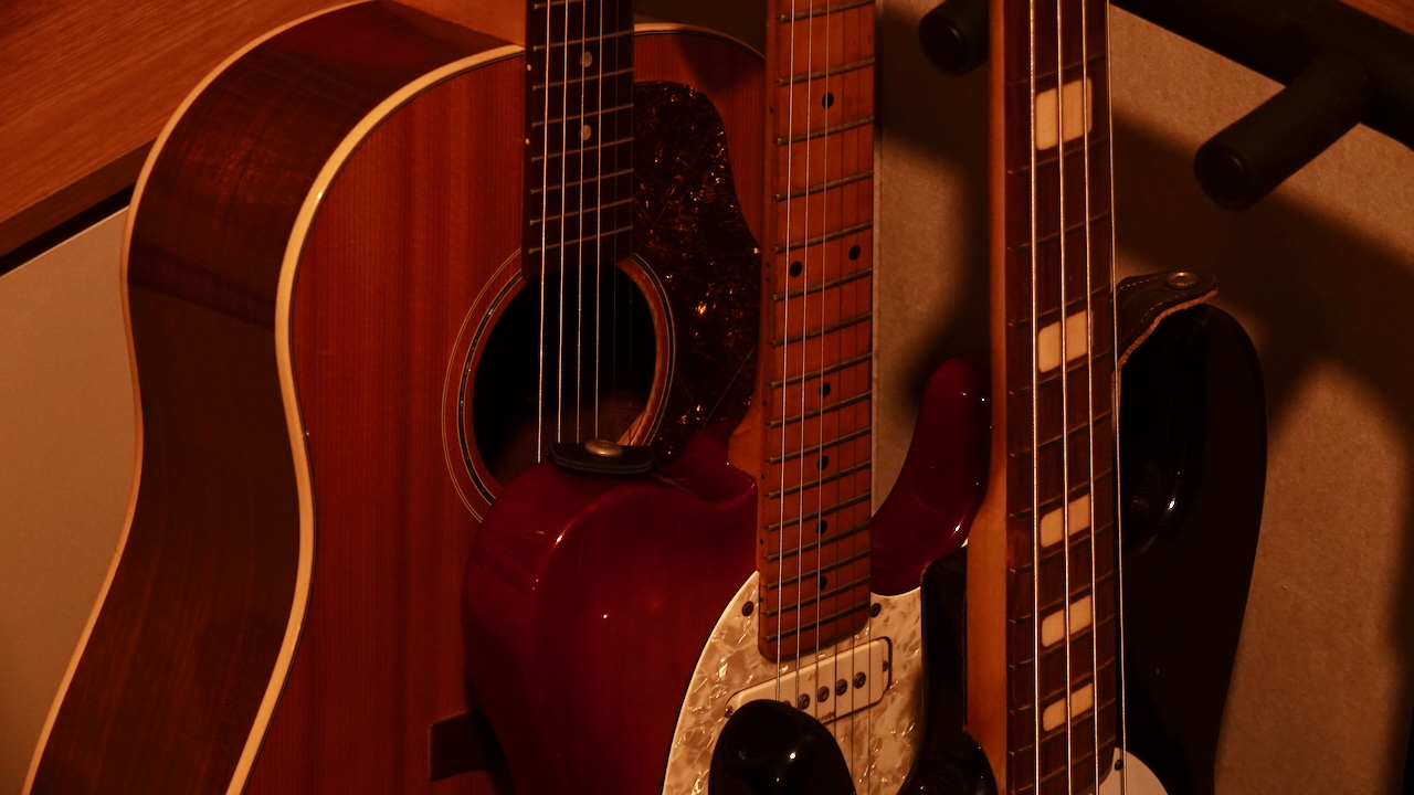 Adam Audio A7X 모니터 스피커와 믹싱 데스크