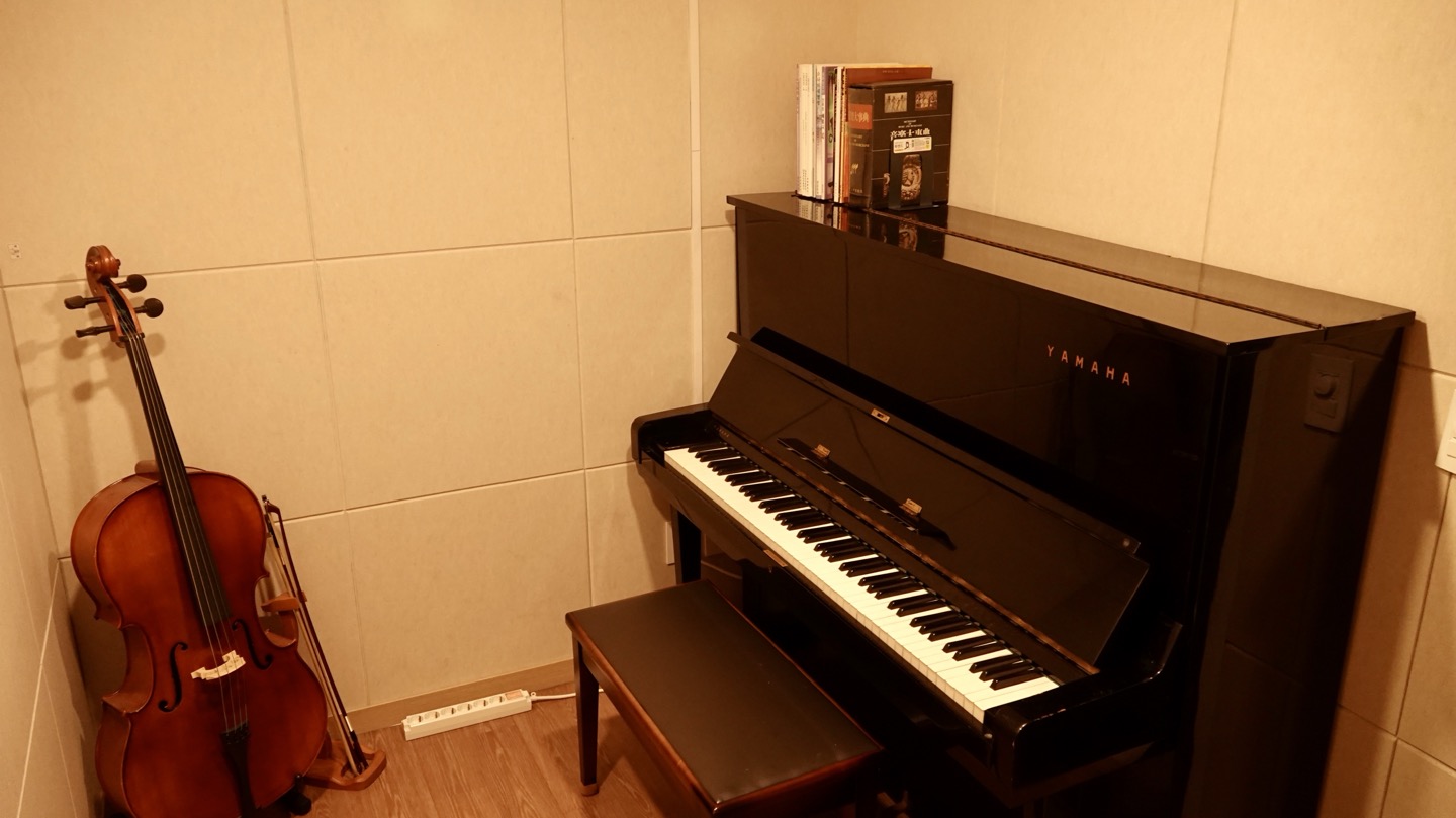 전문 장비가 갖춰진 컨트롤룸 전경